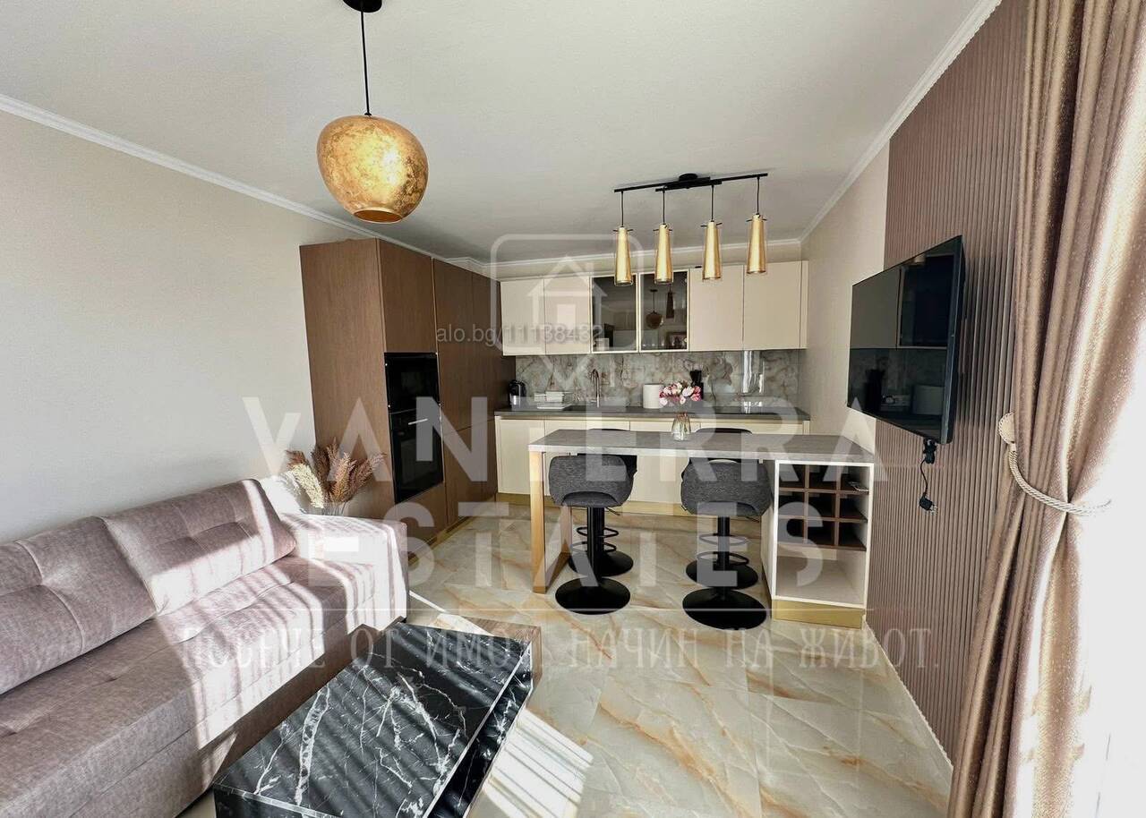 Тристаен апартамент в Emperium 1, Свети Влас Тристаен апартамент