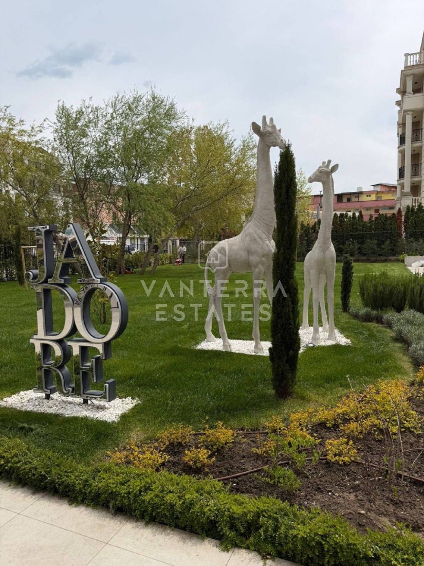 Просторен тристаен апартамент в J’Adore Secret Garden – Слънчев бряг
