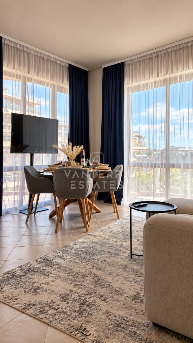 Тристаен апартамент с две големи тераси в Sun Sea Resort 2, Равда