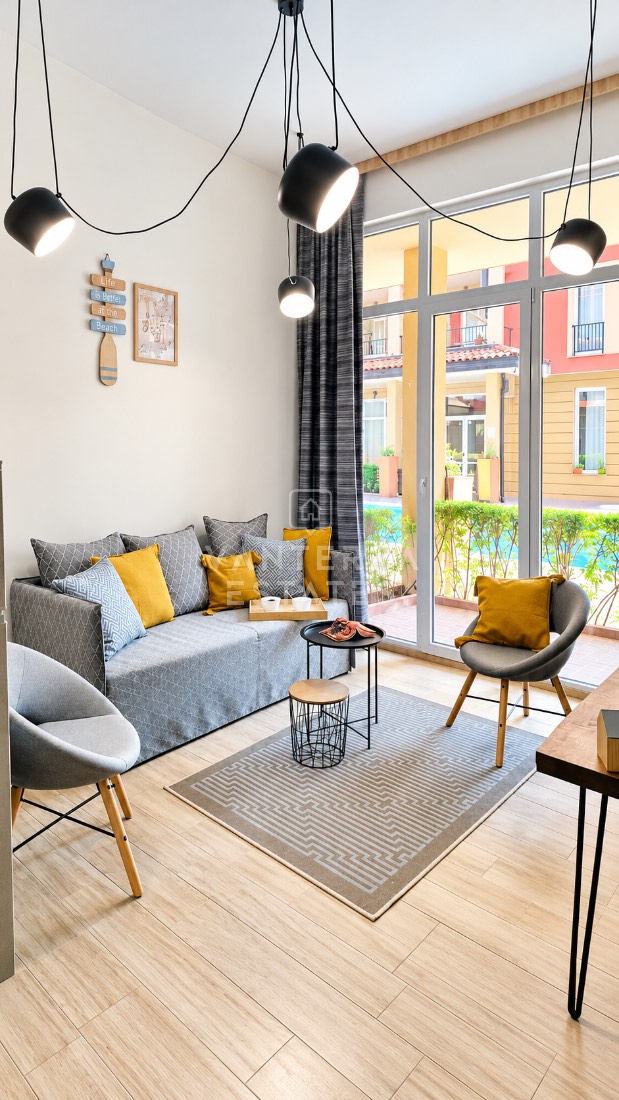 Стилен тристаен апартамент с две бани в Sunny View Central, Слънчев бряг