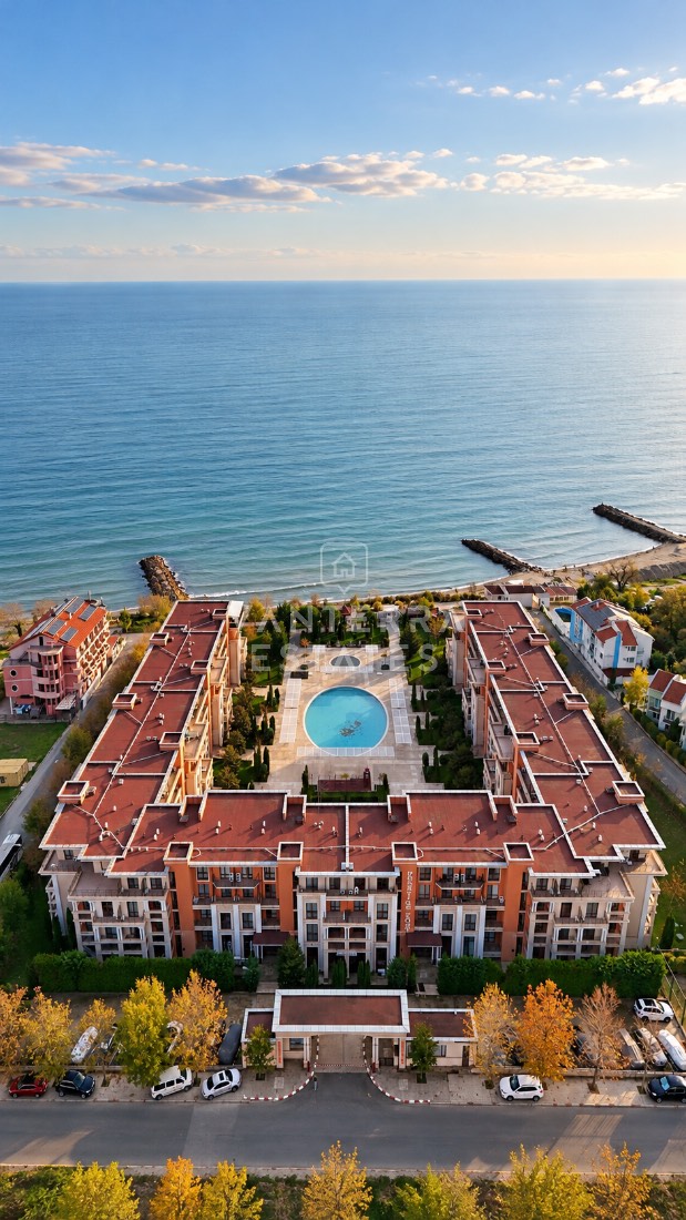 Двустаен апартамент в Prestige Fort Beach – на първа линия в Свети Влас